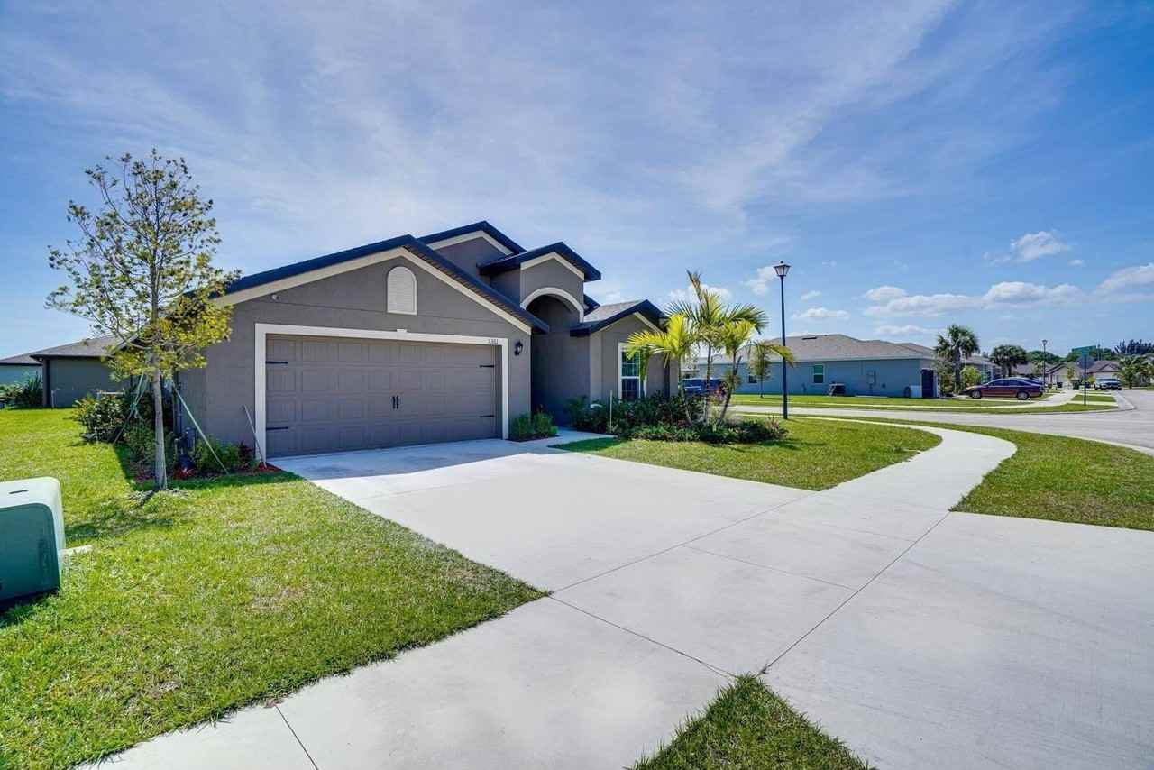 5361 Imagination Dr - Photo 4 of 36