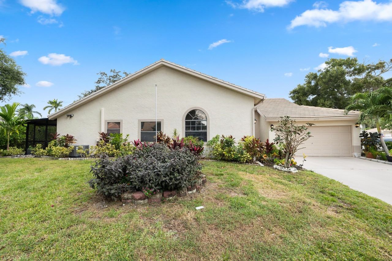 10933 Stafford Cir S - Photo 2 of 9