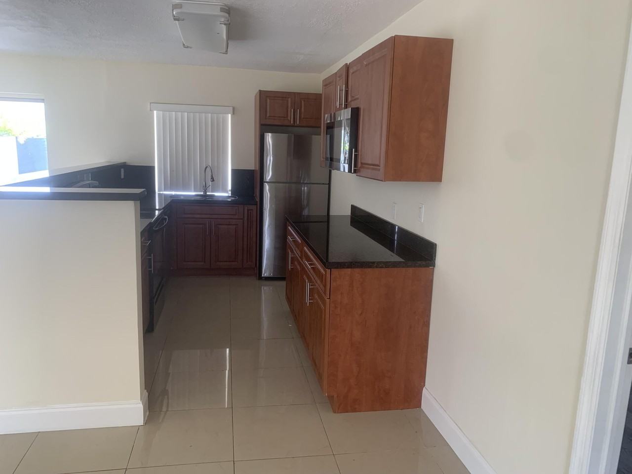 9640 Sw 1st Pl - Photo 4 of 13