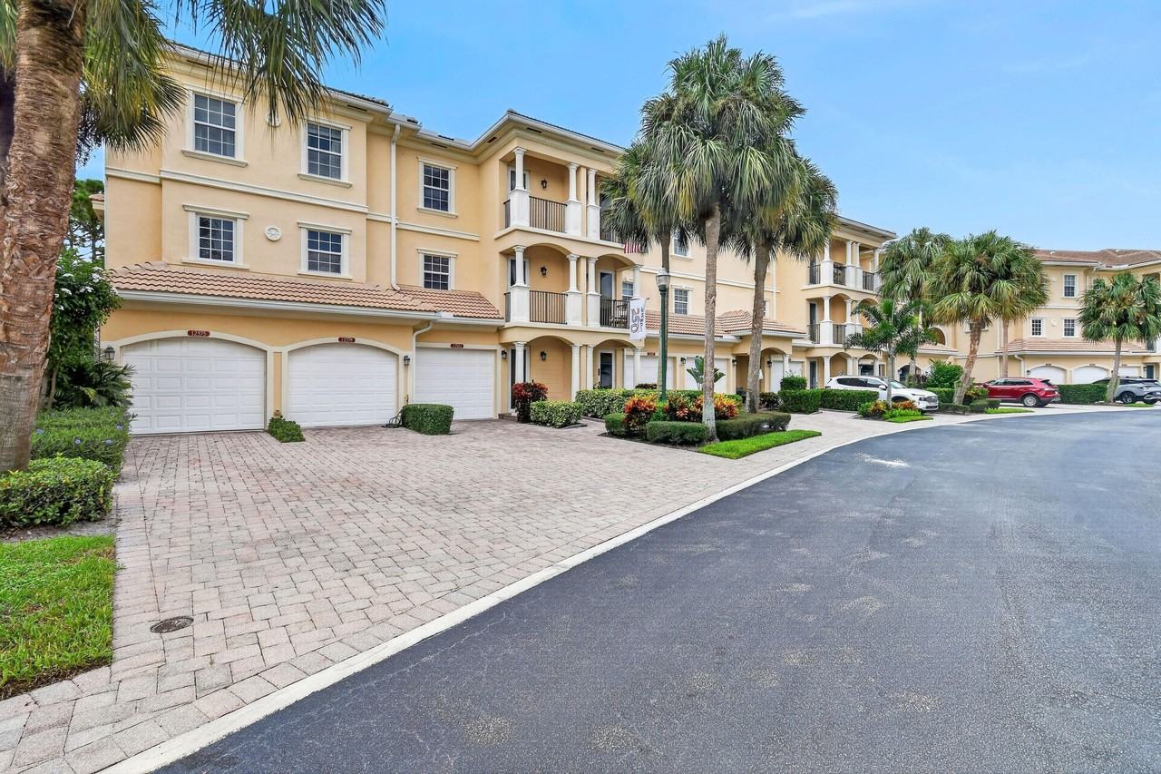 12583 Se Old Cypress Dr #3-908 - Photo 3 of 48