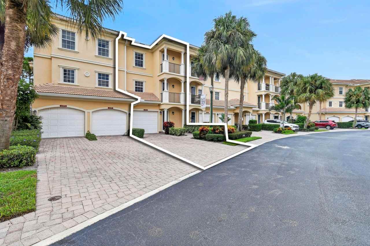 12583 Se Old Cypress Dr #3-908 - Photo 4 of 48