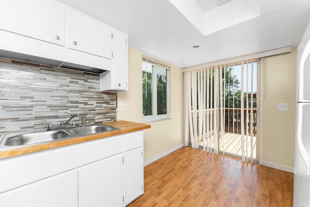 22481 Westchester Blvd #B48 - Photo 5 of 42