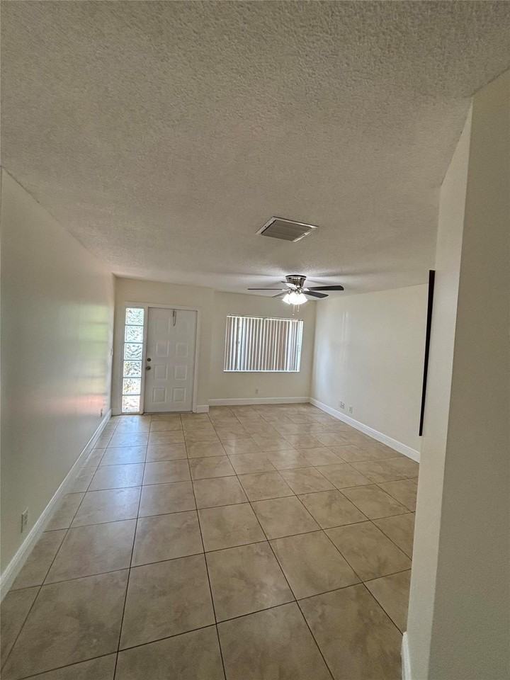 11400 Nw 45th St - Photo 4 of 13