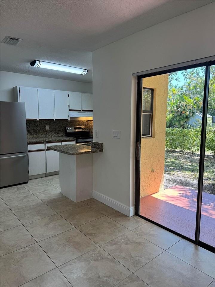 11400 Nw 45th St - Photo 5 of 13