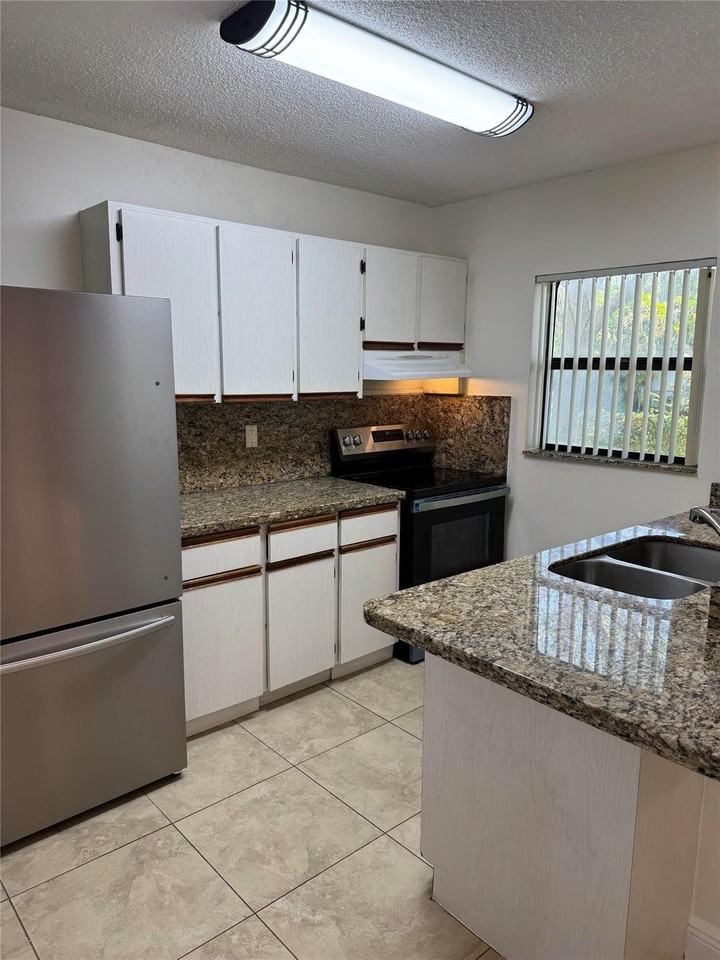 11400 Nw 45th St - Photo 6 of 13