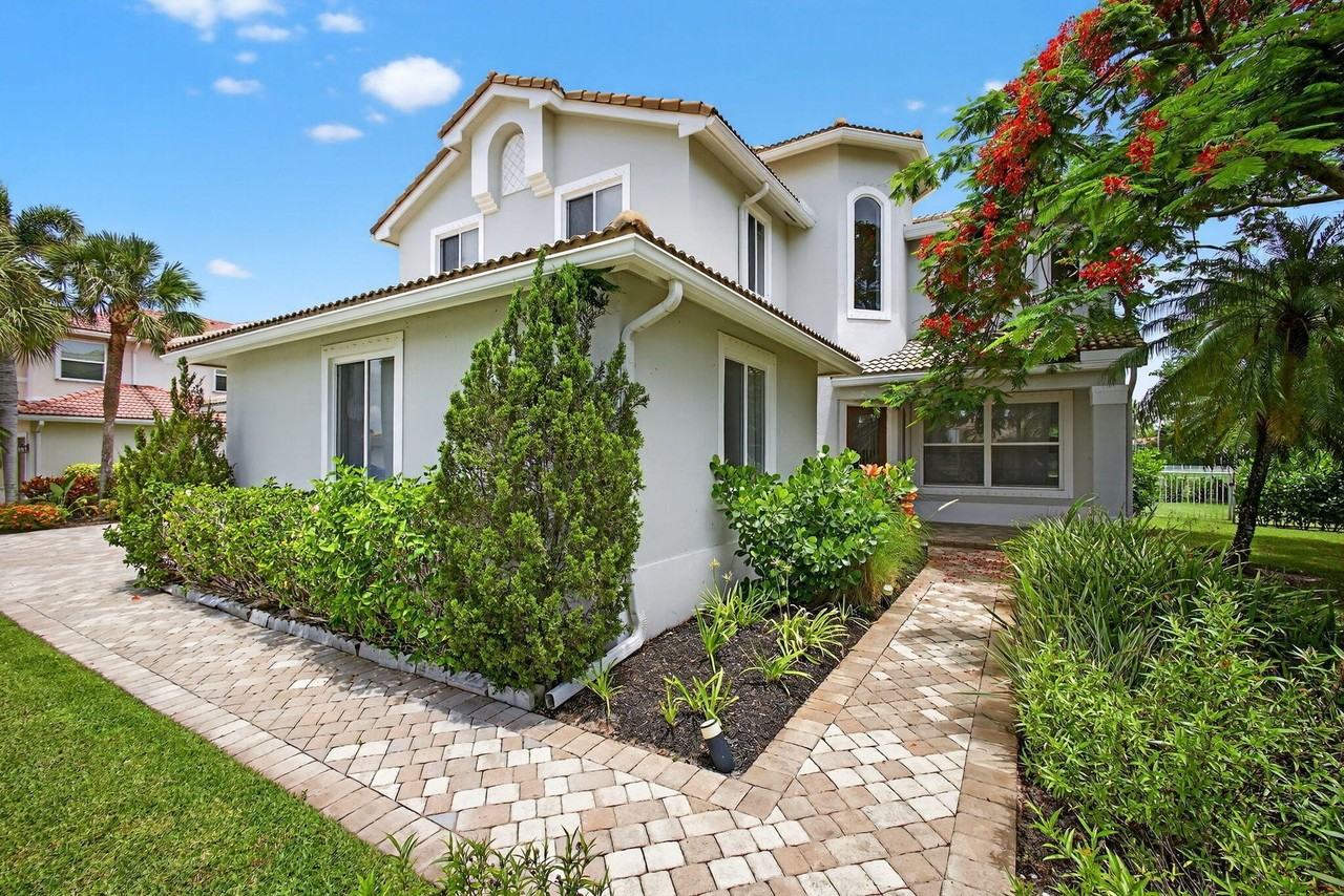 11587 Manatee Bay Ln - Photo 4 of 50