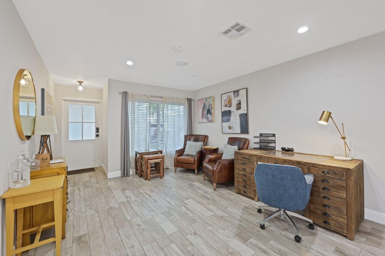 513 Curlew Rd - Photo 4 of 43