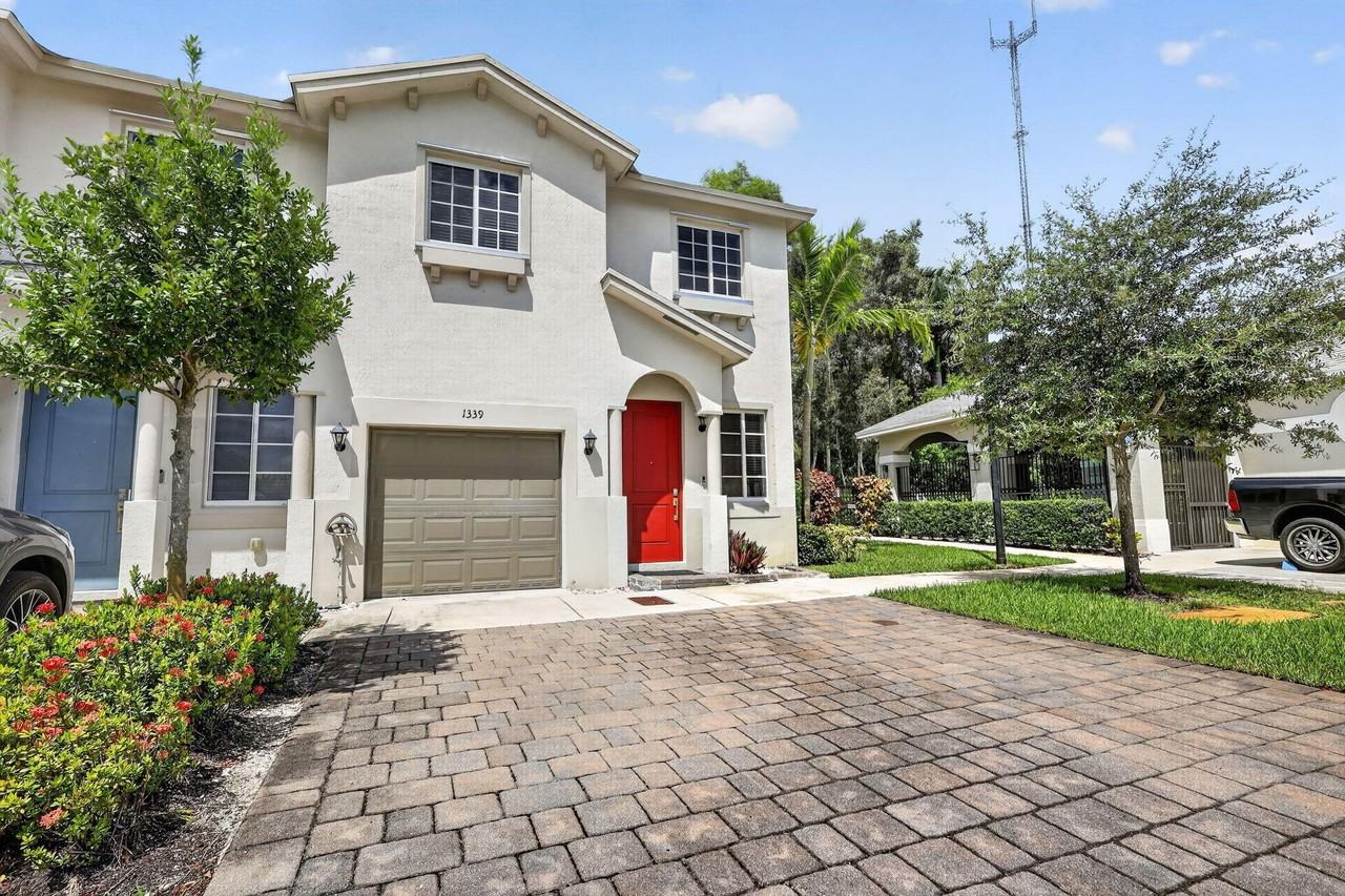 1339 Nw 208th Ter - Photo 2 of 26