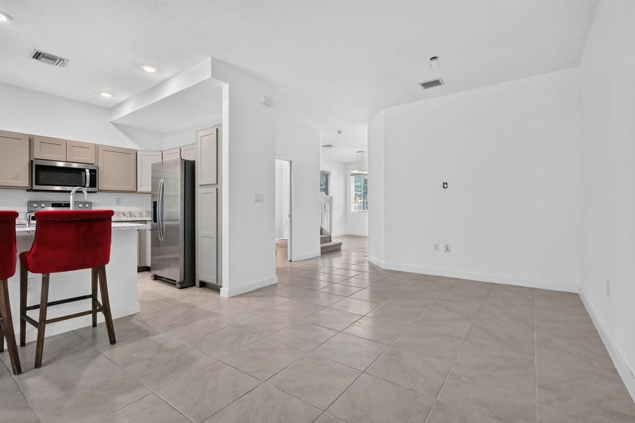 1339 Nw 208th Ter - Photo 7 of 26