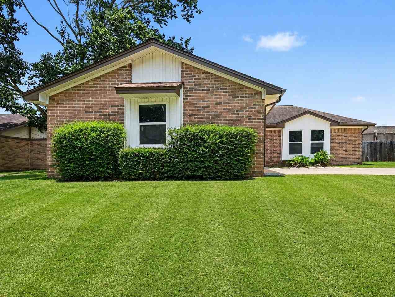 1915 Fernspray Ln - Photo 3 of 27