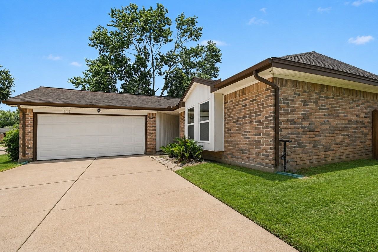 1915 Fernspray Ln - Photo 4 of 27
