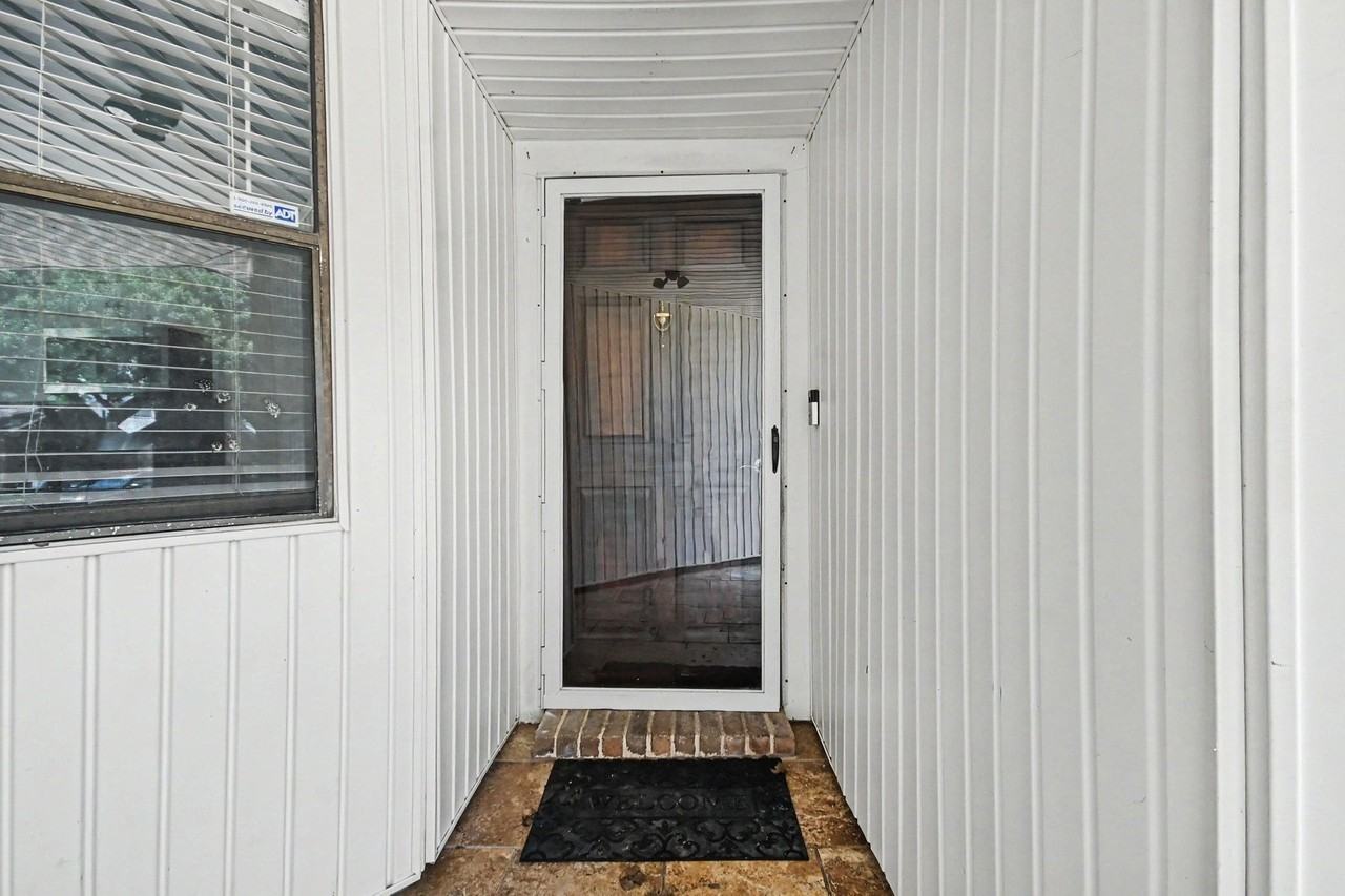 1915 Fernspray Ln - Photo 5 of 27
