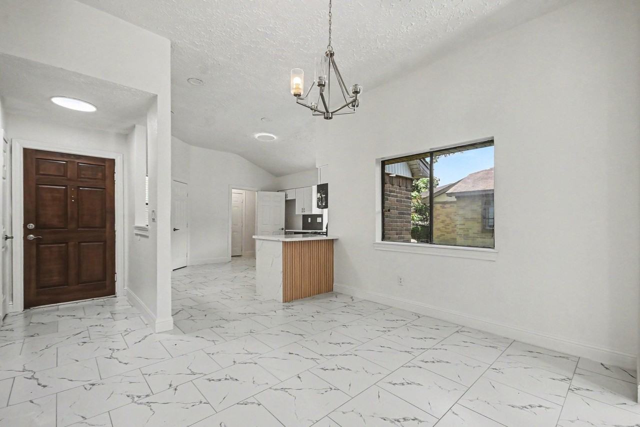 1915 Fernspray Ln - Photo 7 of 27