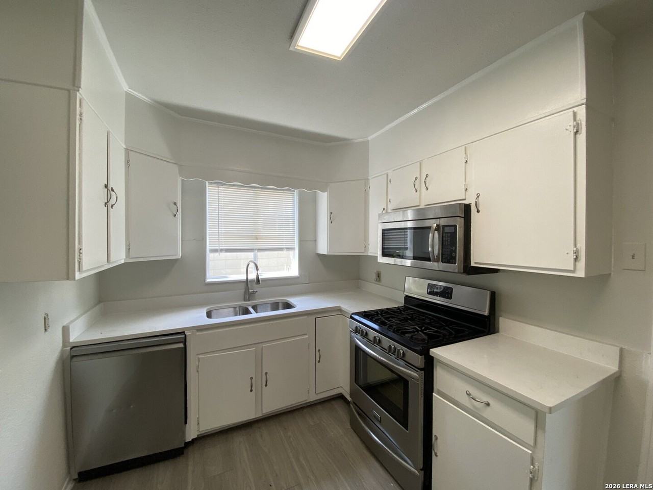 158 Weizmann St - Photo 3 of 26