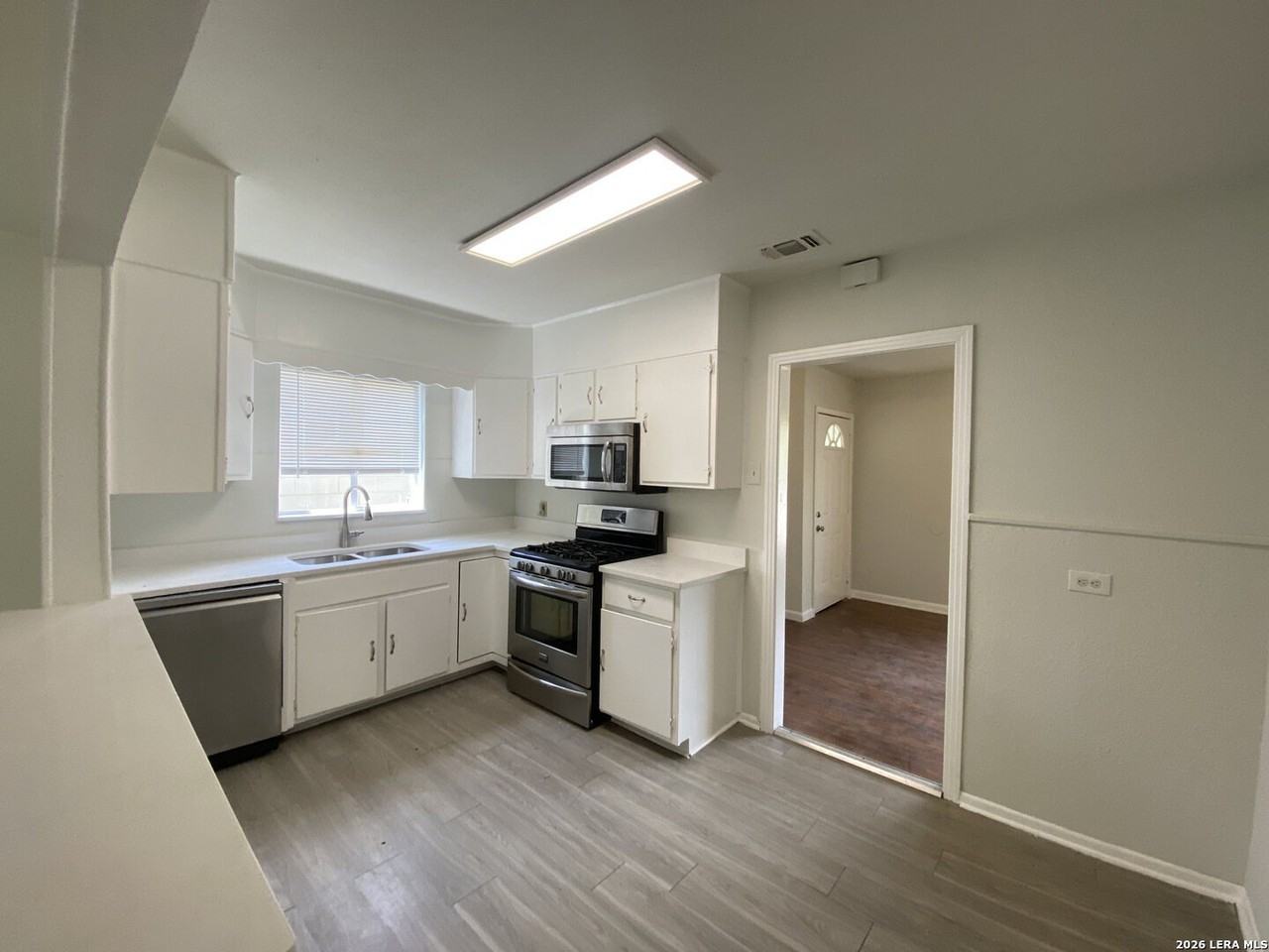 158 Weizmann St - Photo 7 of 26