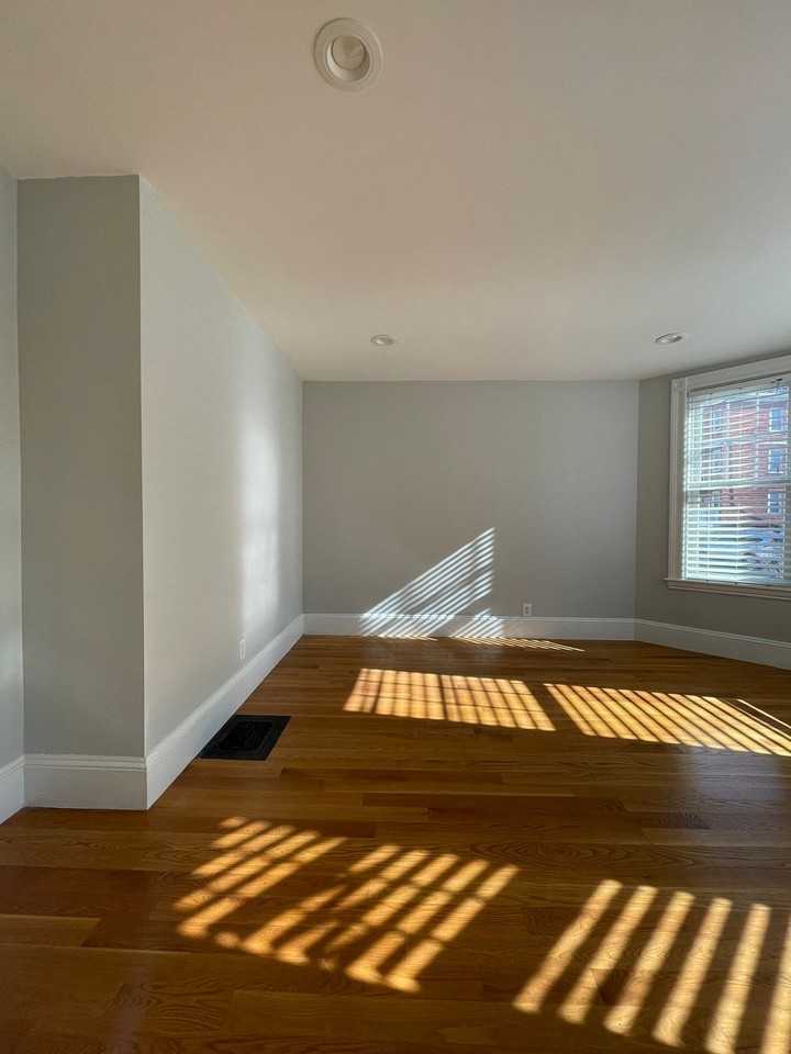 351 Savin Hill Ave - Photo 4 of 23