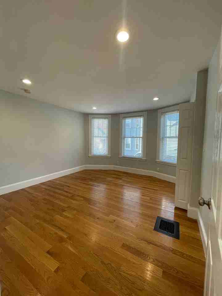351 Savin Hill Ave - Photo 7 of 23