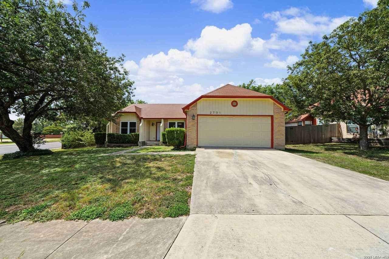 2701 Hillview Ln - Photo 2 of 37