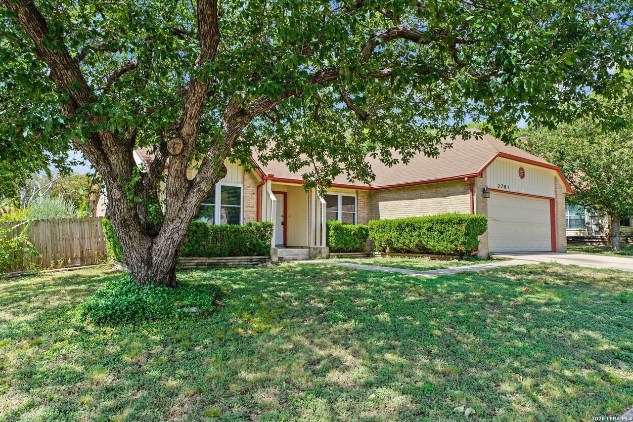 2701 Hillview Ln - Photo 3 of 37