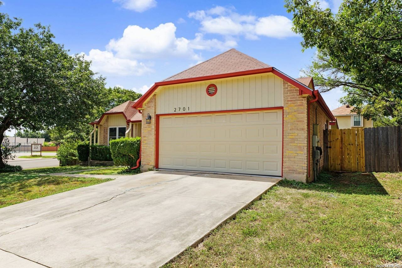 2701 Hillview Ln - Photo 5 of 37