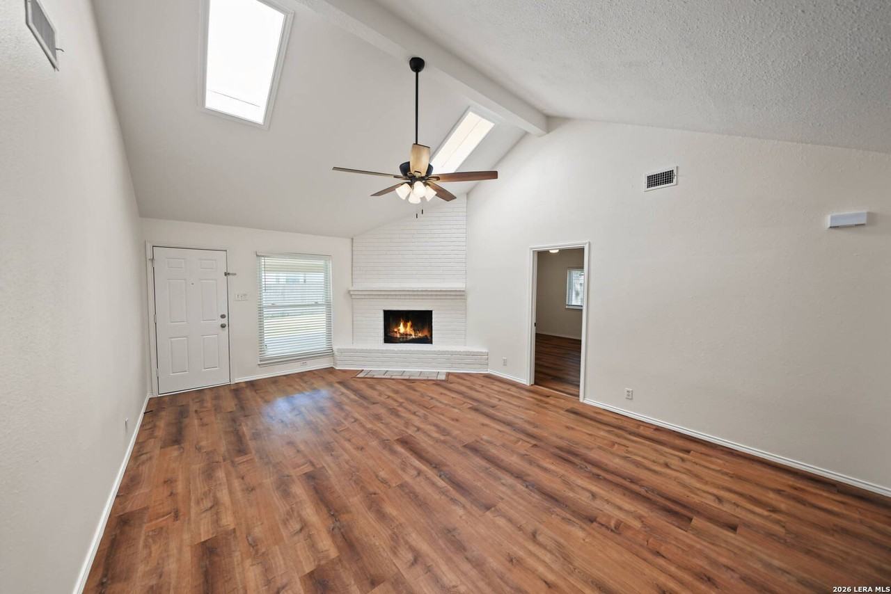 2701 Hillview Ln - Photo 7 of 37