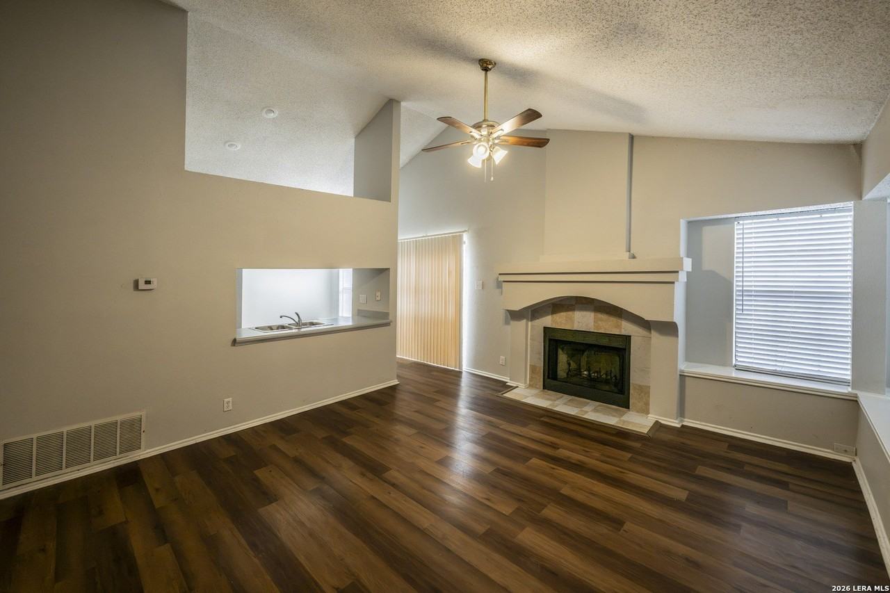 4056 Mystic Sunrise Dr - Photo 4 of 17