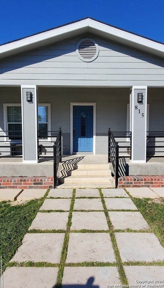815 W Wildwood Dr - Photo 2 of 14
