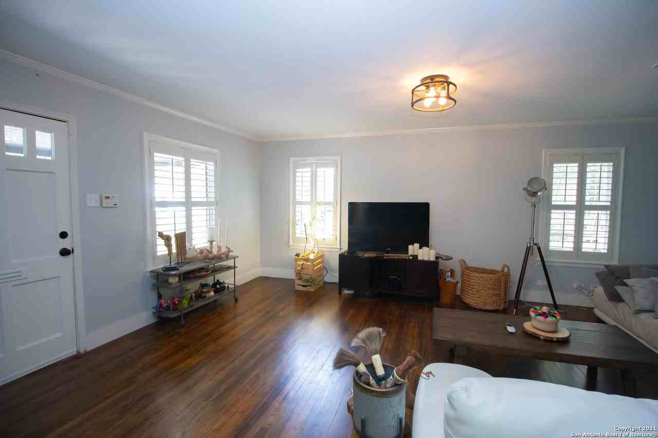 245 Calumet Pl - Photo 5 of 36