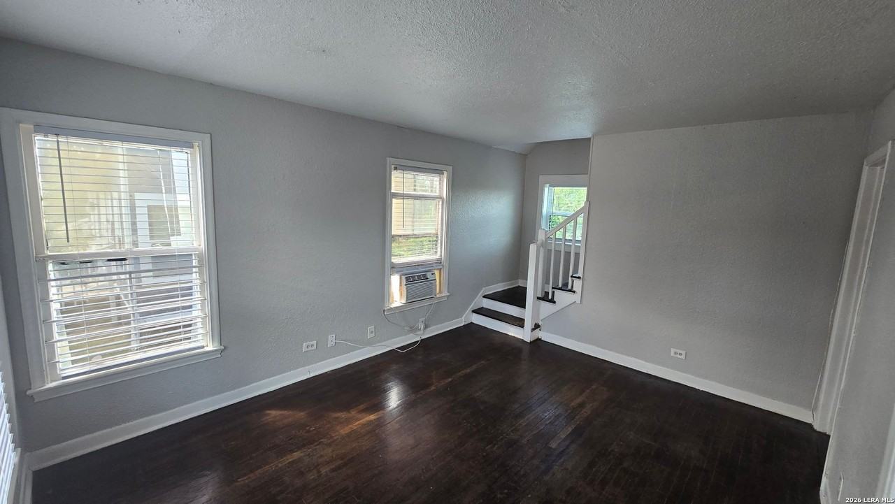 407 Natalen Ave - Photo 6 of 32
