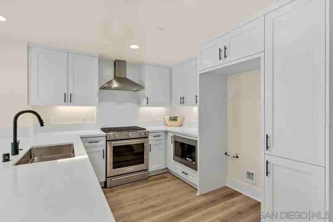 1103 Catania Ct #104 - Photo 4 of 23