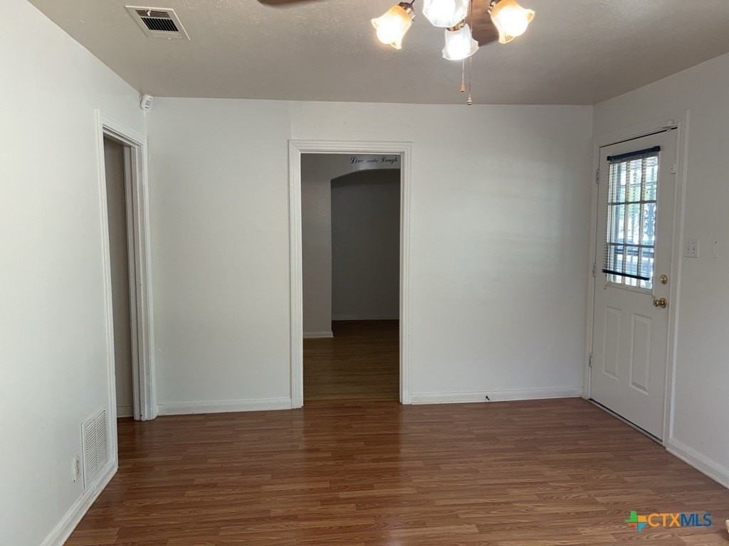 518 Valley Rd - Photo 2 of 7