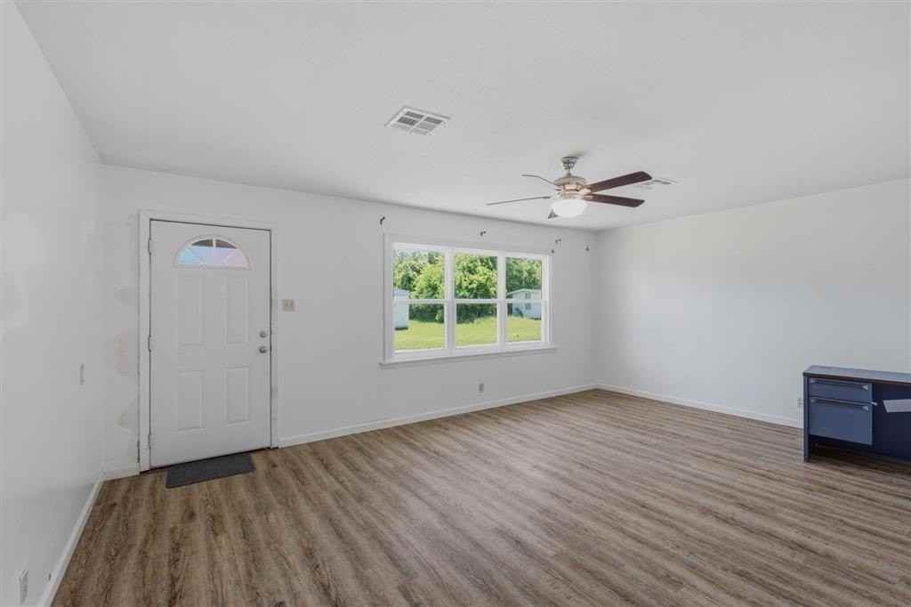220 Penn St - Photo 3 of 11