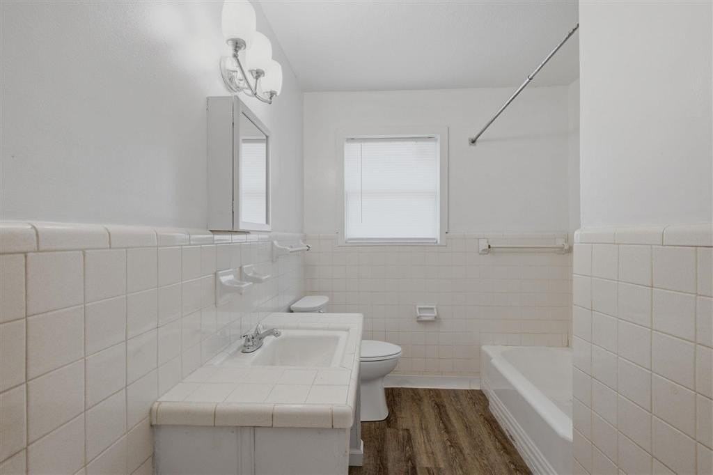 220 Penn St - Photo 6 of 11