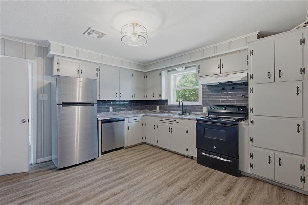220 Penn St - Photo 7 of 11