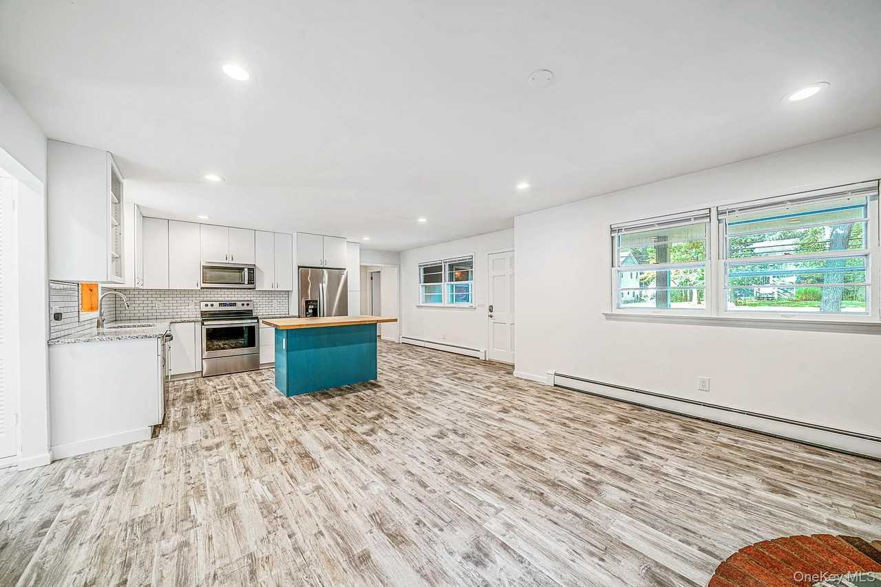 1435 Bray Ave - Photo 3 of 20