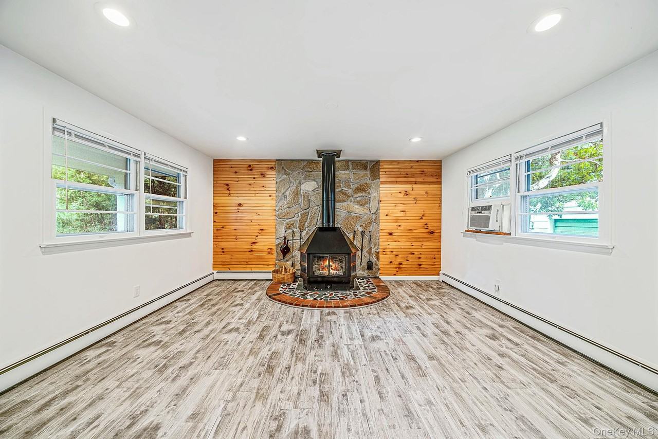 1435 Bray Ave - Photo 4 of 20