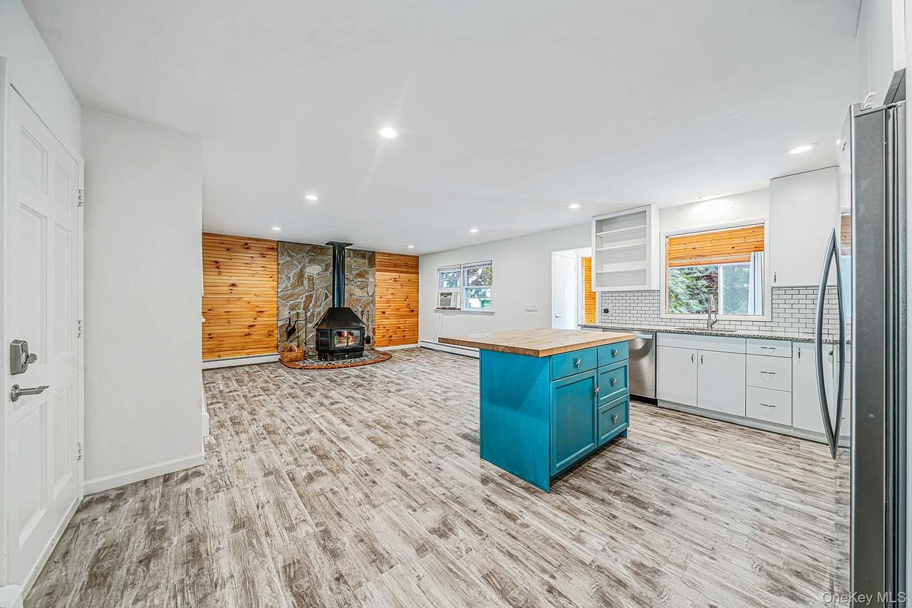 1435 Bray Ave - Photo 5 of 20