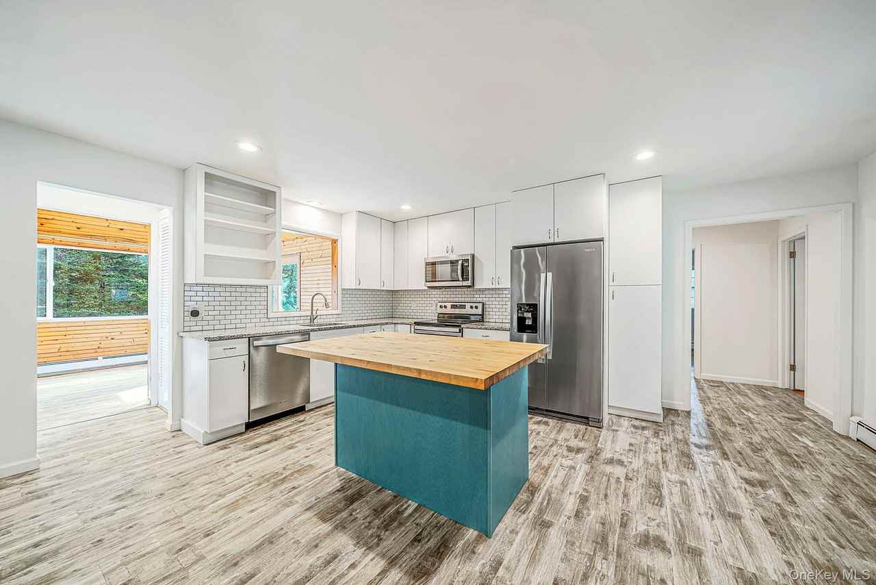 1435 Bray Ave - Photo 6 of 20