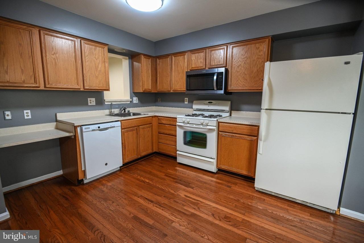 6503 Polynesian Ln - Photo 4 of 37