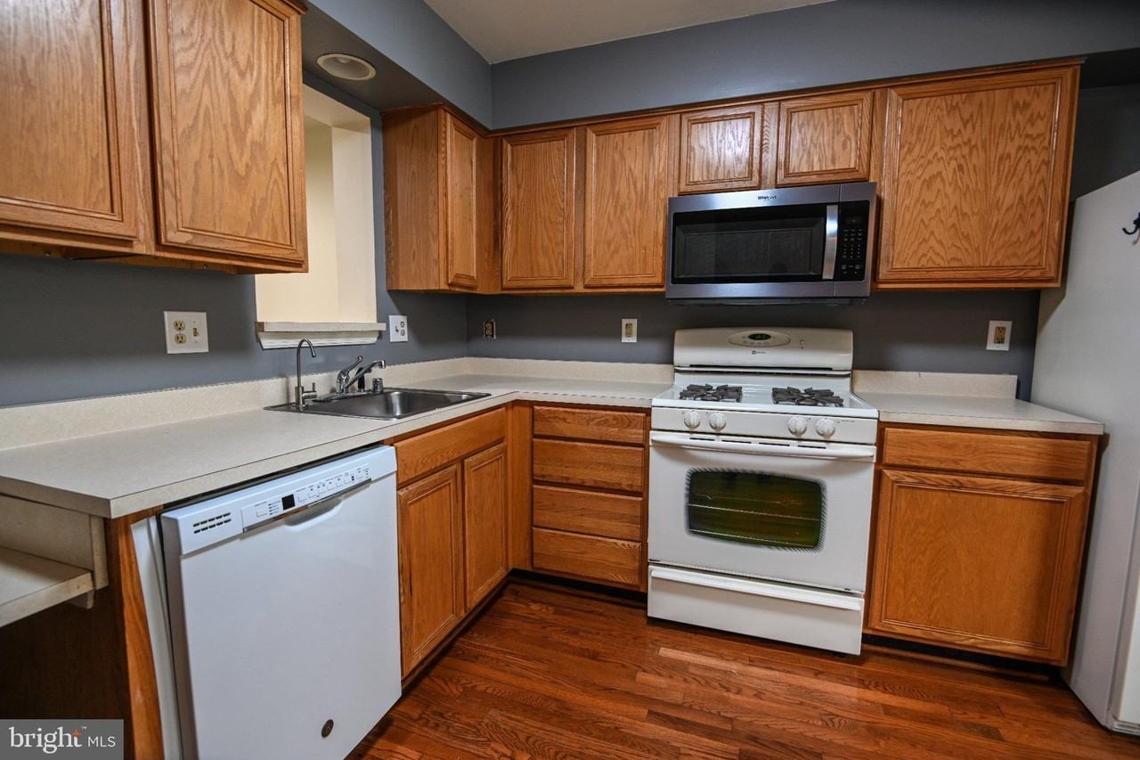 6503 Polynesian Ln - Photo 5 of 37