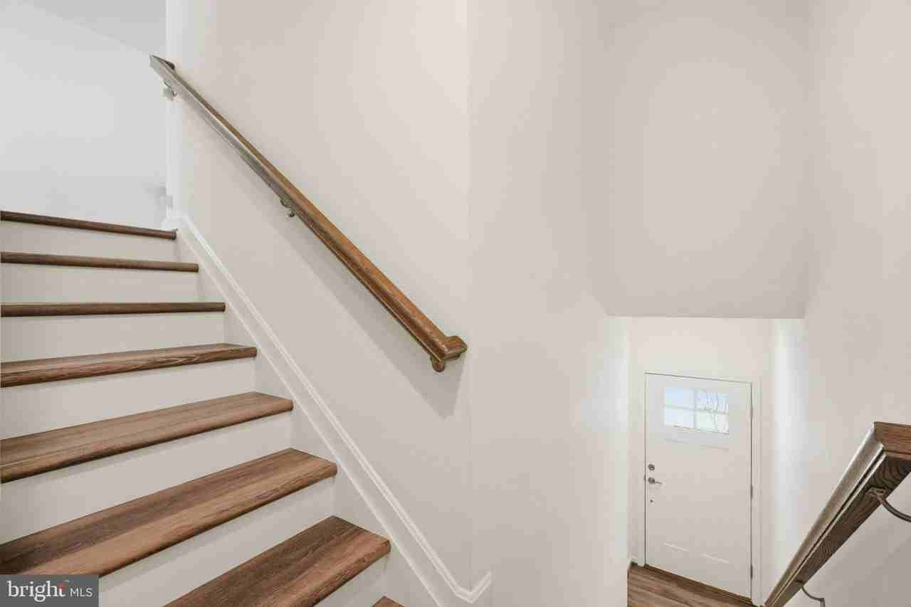 205 Jenkins Way - Photo 3 of 42