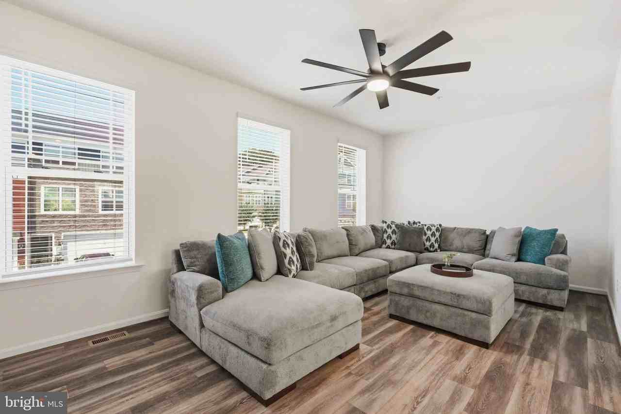 205 Jenkins Way - Photo 4 of 42