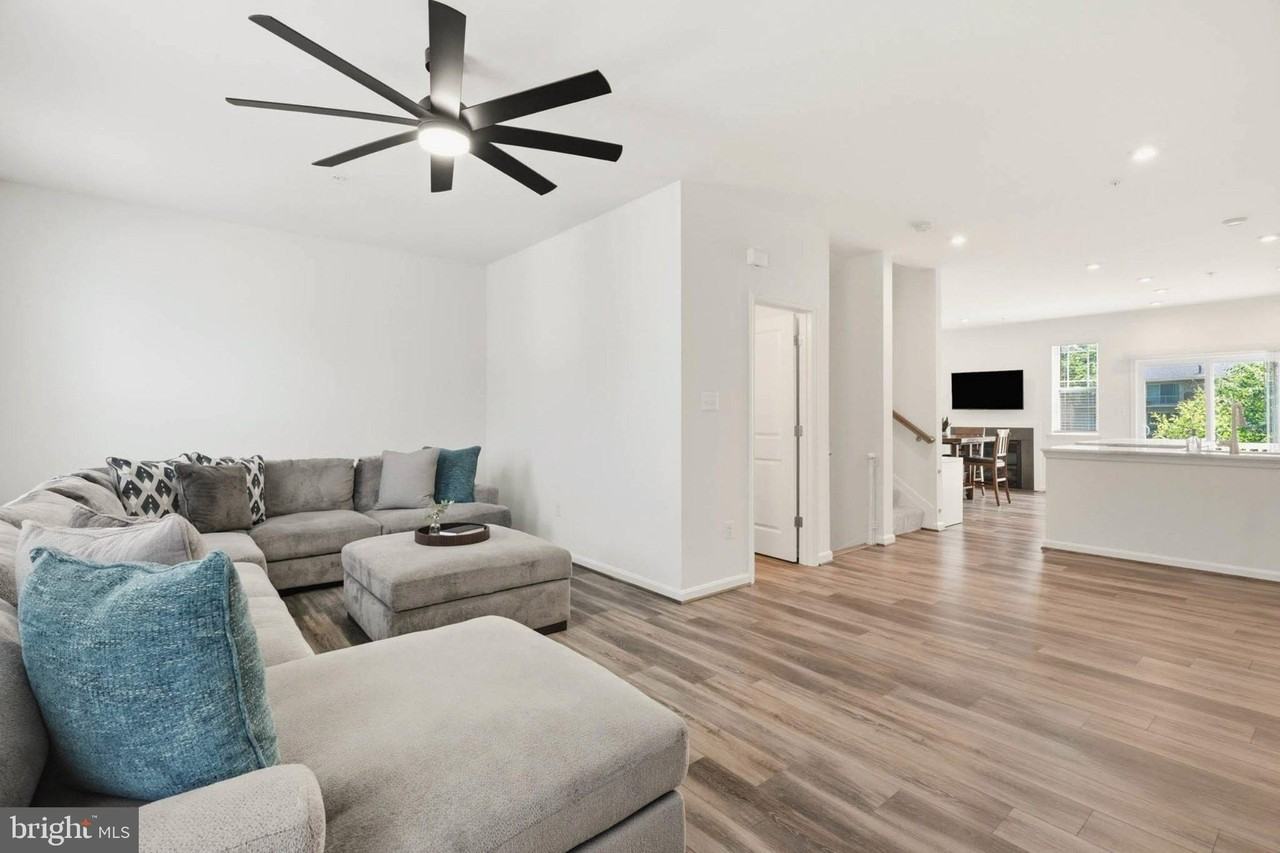 205 Jenkins Way - Photo 5 of 42