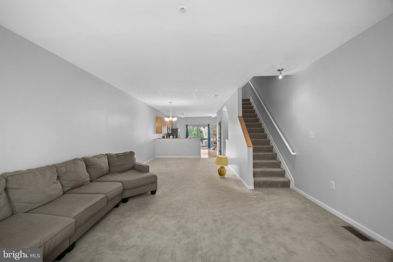 530 Canton Ct - Photo 4 of 40