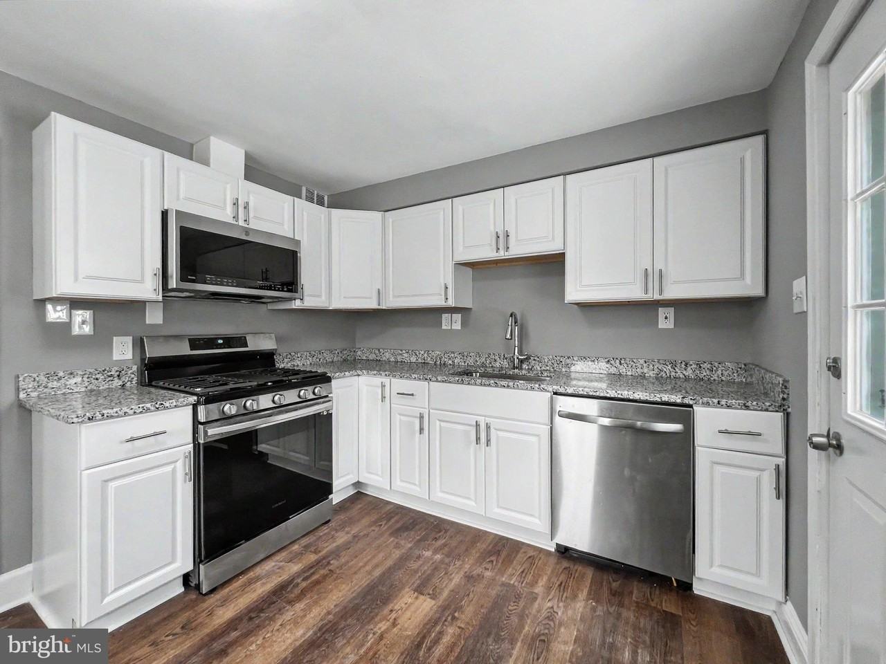 5900 Hamilton Ave - Photo 2 of 30
