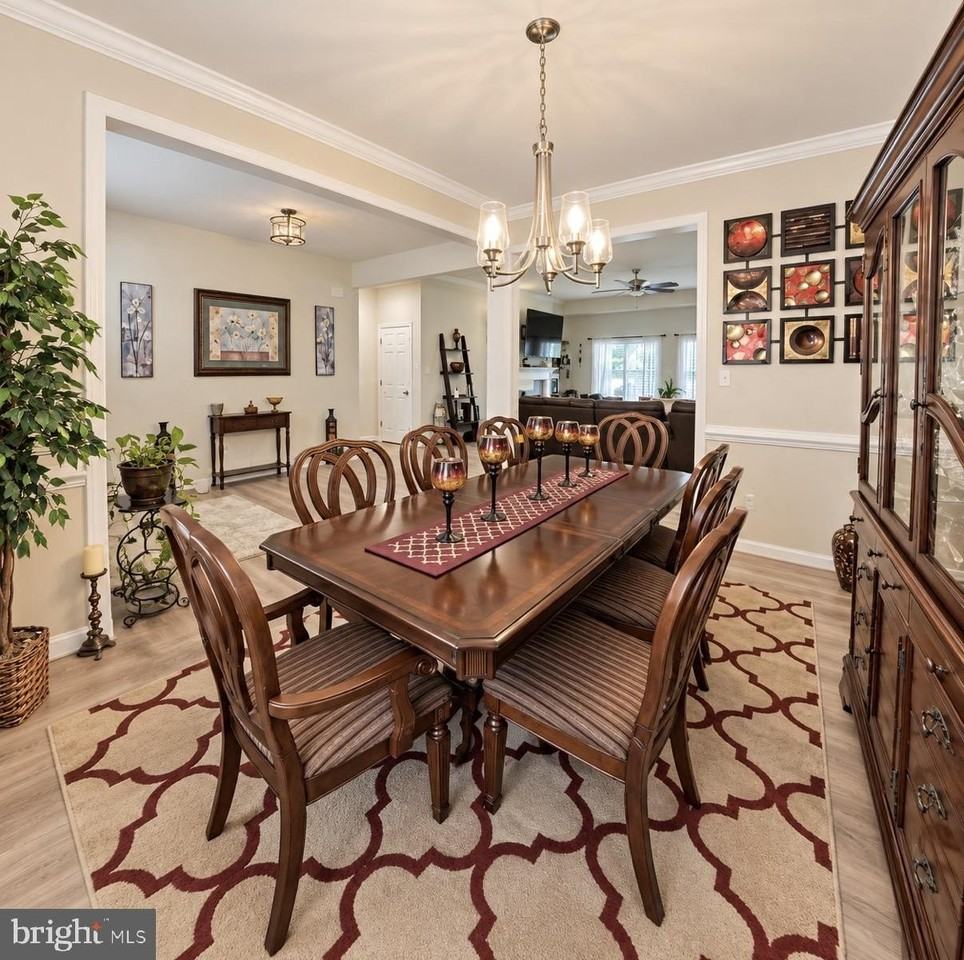 7693 Weatherly Pl - Photo 5 of 50