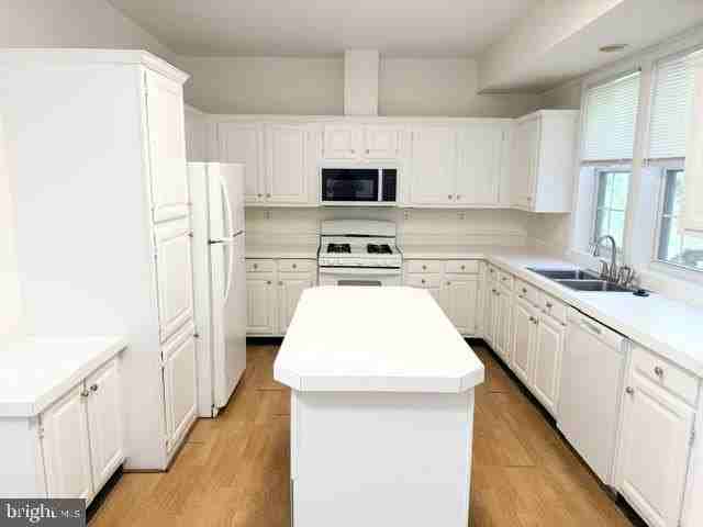 7500 Cove Point Way - Photo 2 of 26