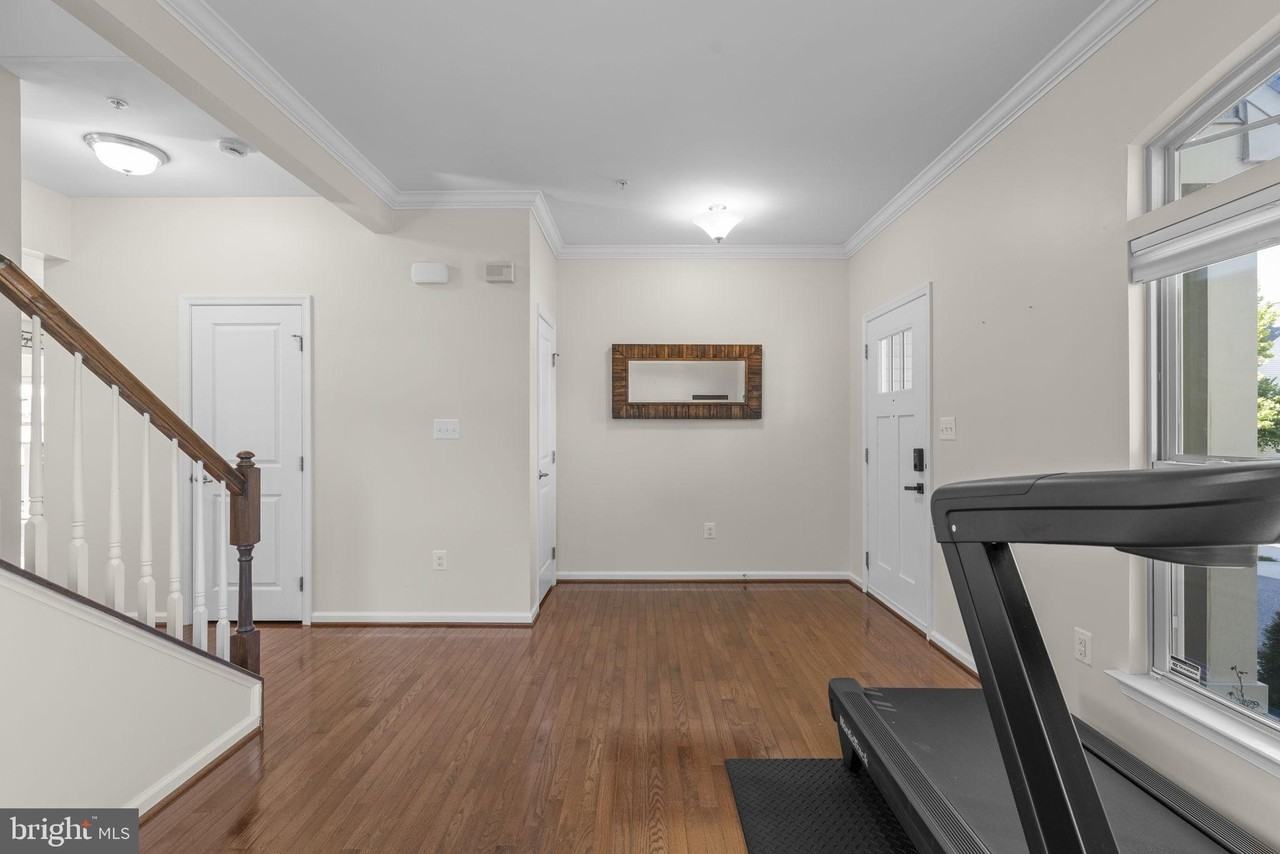2419 Valley View Way - Photo 2 of 44