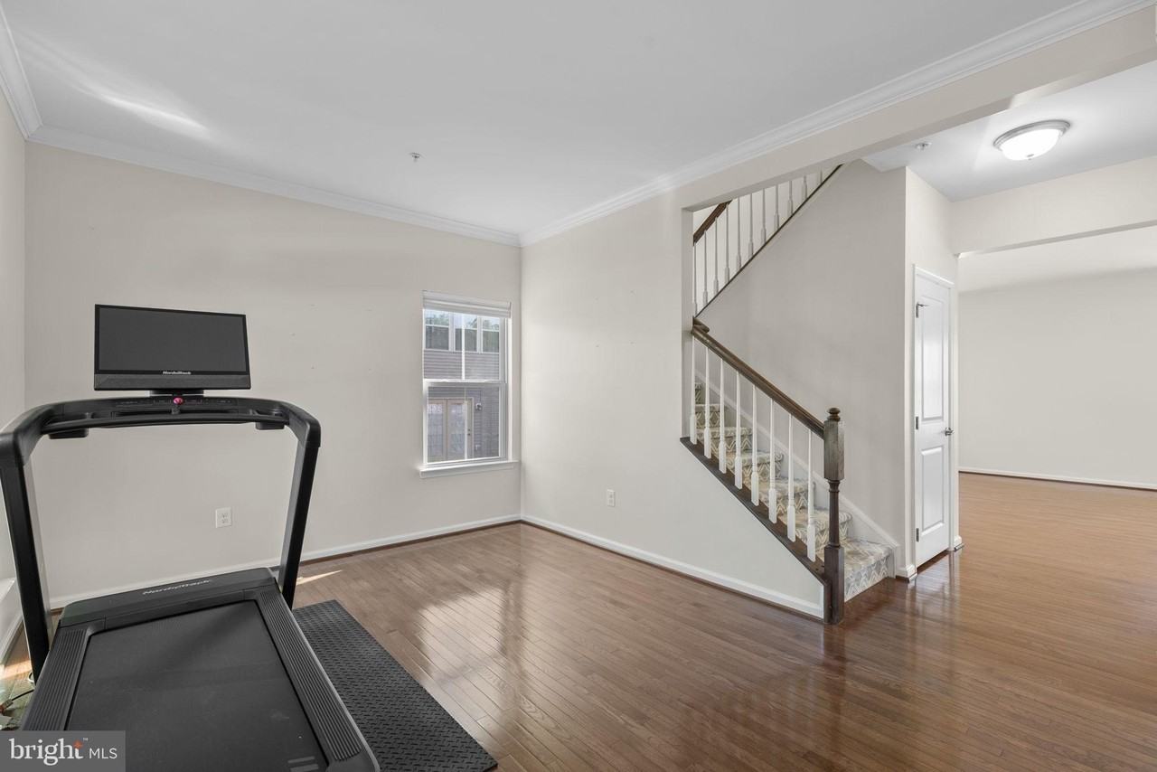 2419 Valley View Way - Photo 3 of 44