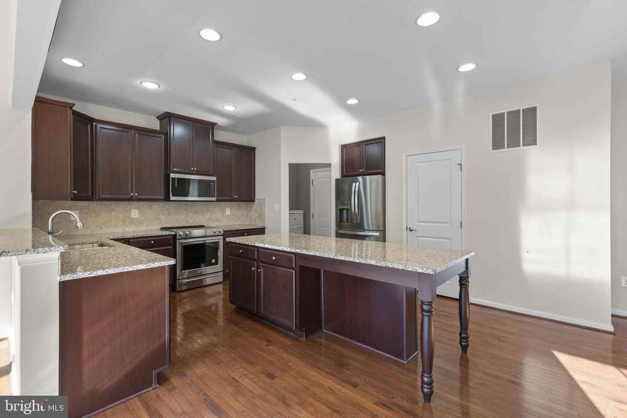 2419 Valley View Way - Photo 5 of 44